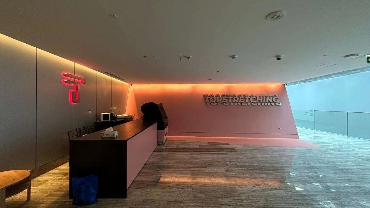 Wayfinding signage for mall and commercial navigation UAE